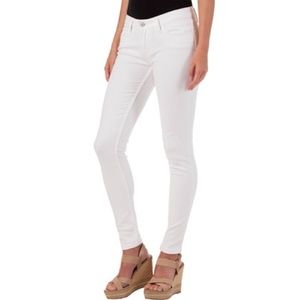 3/$35nLevi’s 535 Legging white skinny jeans